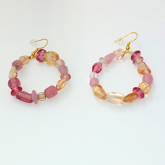 925075 Hand-made Assorted Pink Beaded Pierced Earrings - Picture 4 of 5